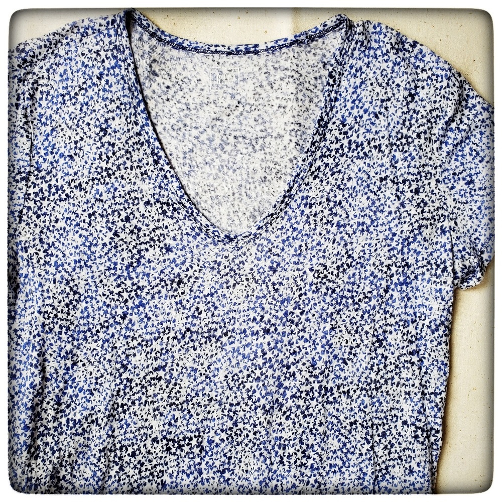 *Gap Linen T-shirt*  Star print in Size Med